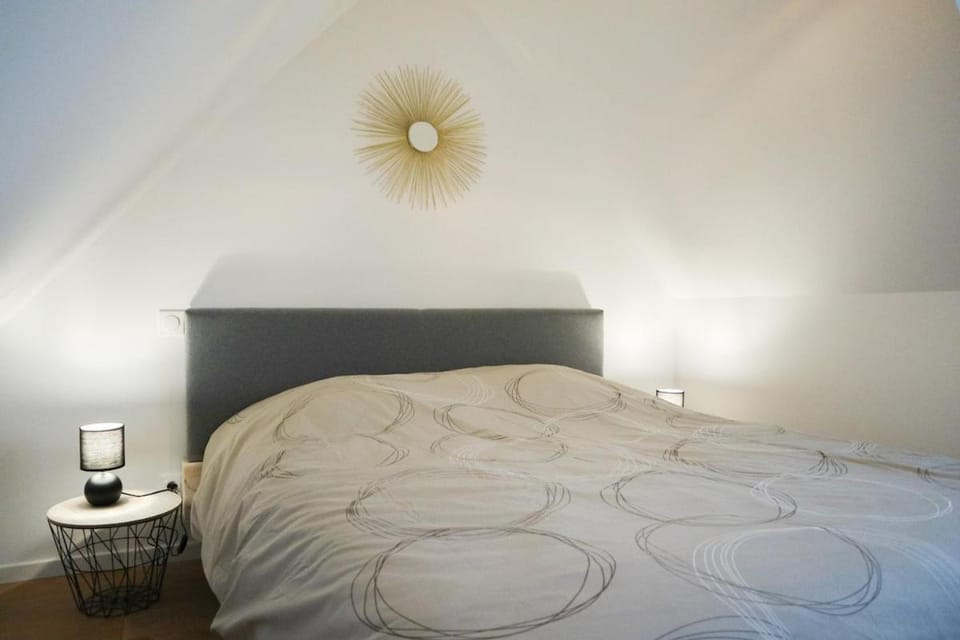 Bed, Photo of the whole room, Bedroom