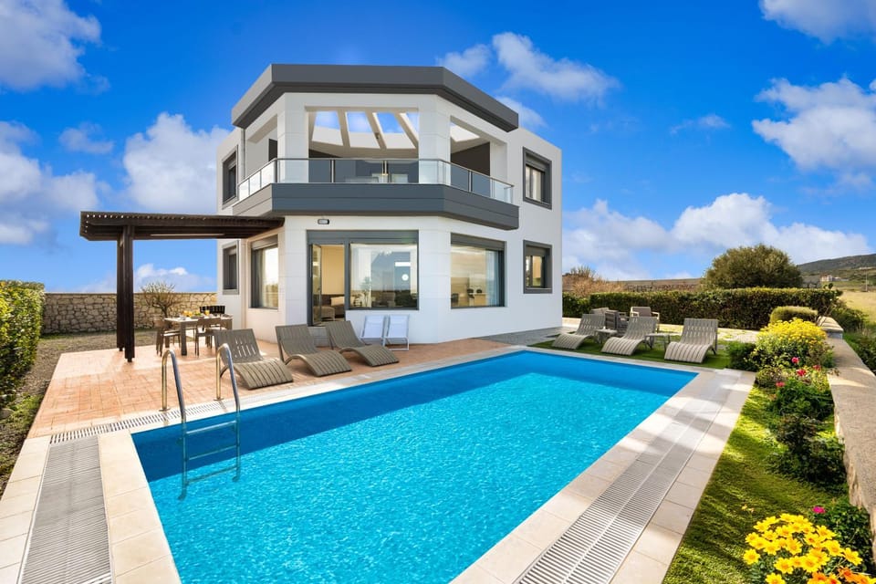 Property building, Patio, Day, Garden, Garden view, Pool view, Swimming pool, sunbed