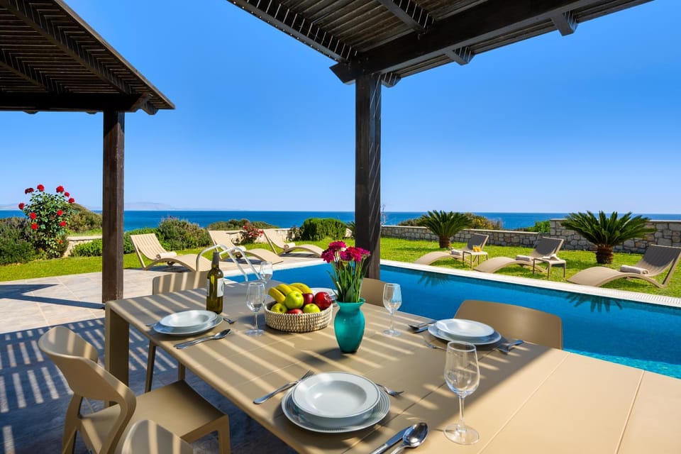 Dining area, Swimming pool