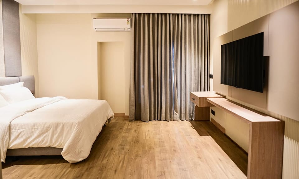 Bed, TV and multimedia, Bedroom, air conditioner