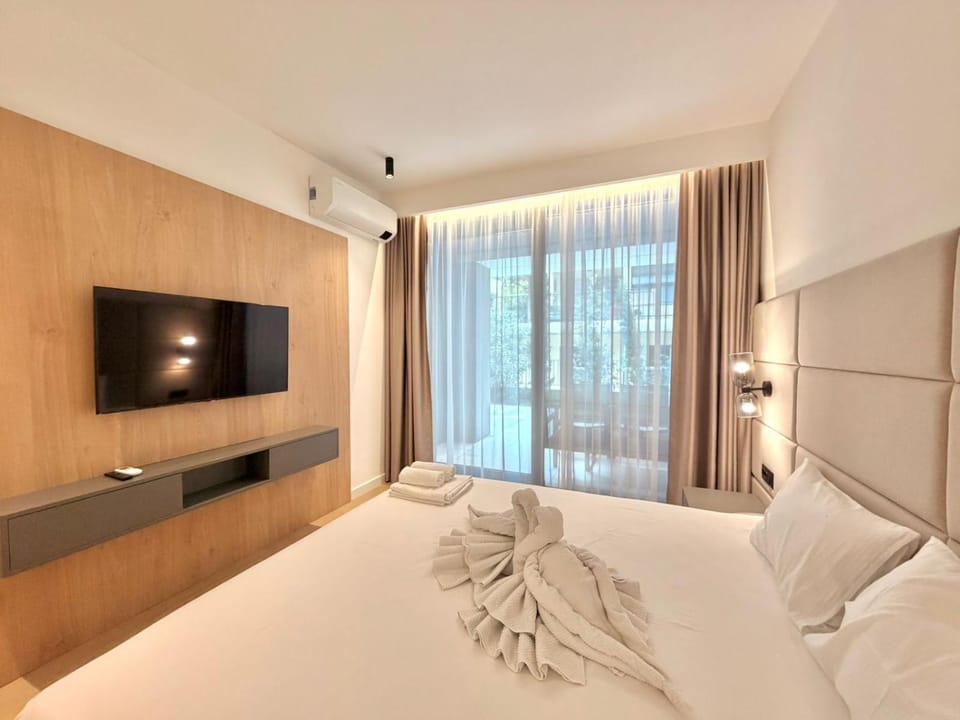Bed, Bedroom, towels