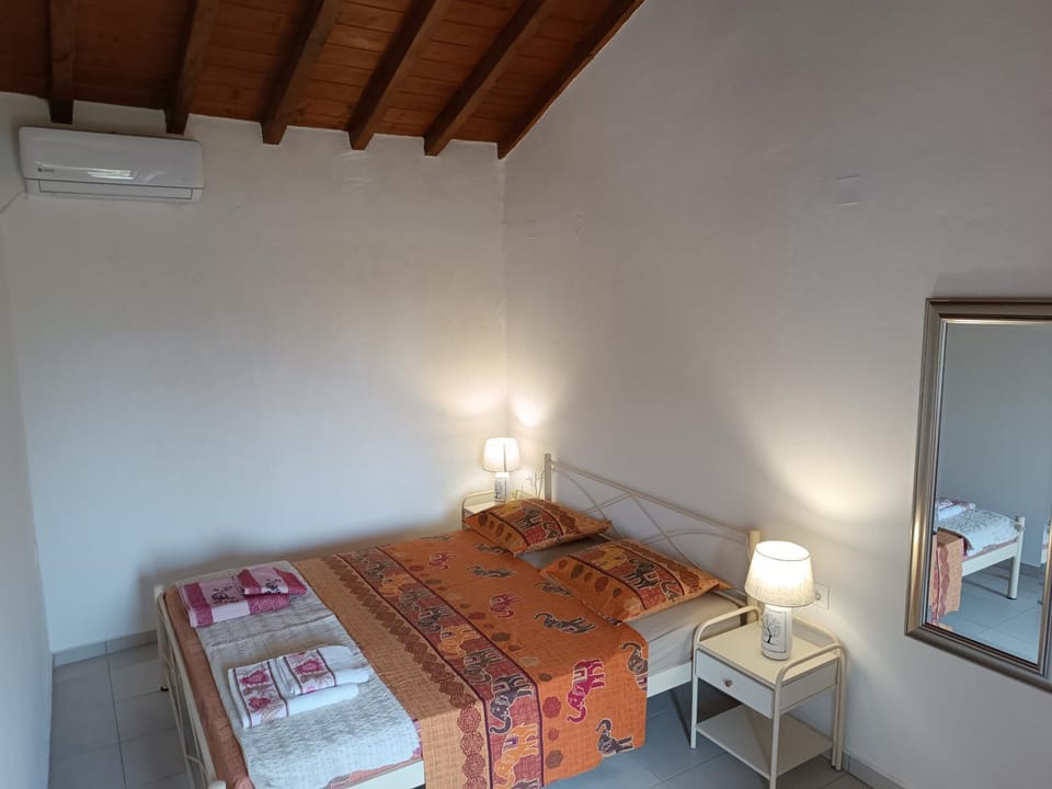 Bed, Photo of the whole room, Bedroom, towels, air conditioner