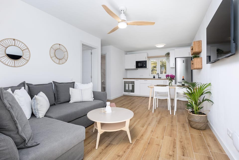 Communal lounge/ TV room, Kitchen or kitchenette, Living room, Dining area