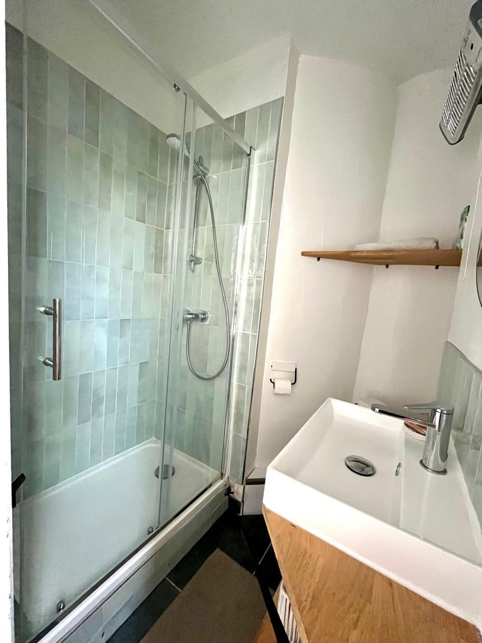Bathroom, towels
