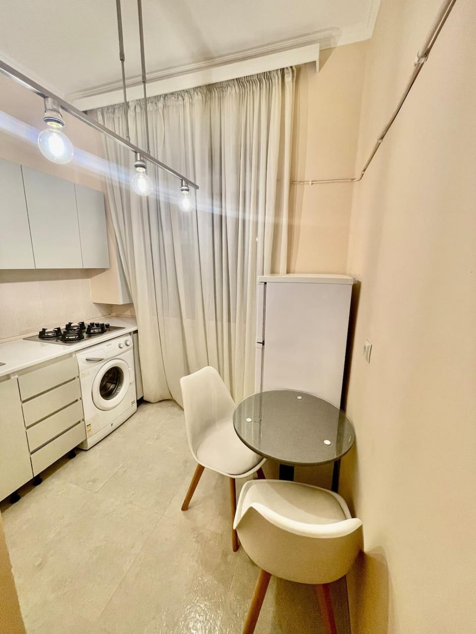 Kitchen or kitchenette, Seating area, washing machine