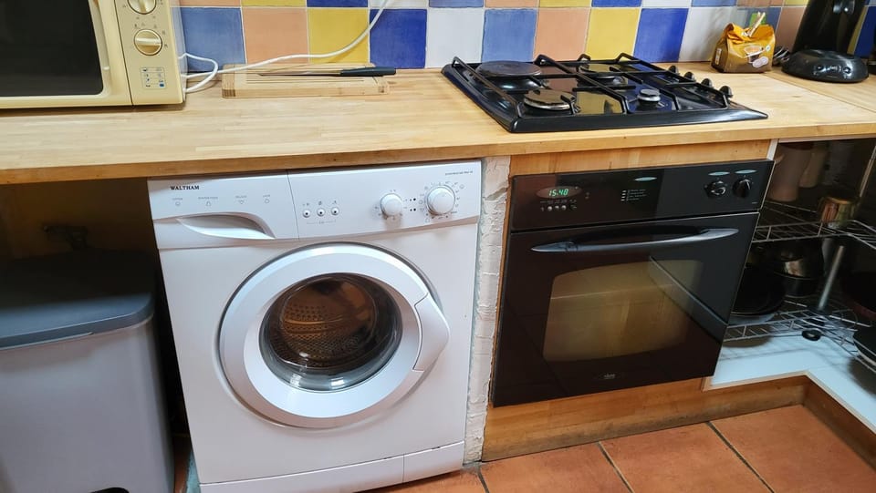 Kitchen or kitchenette, stove, washing machine
