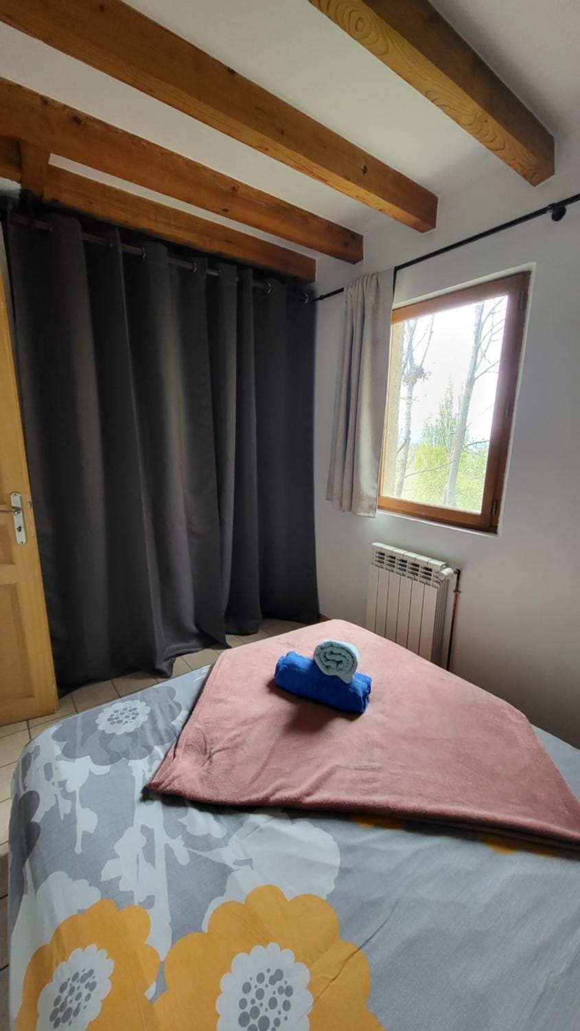 Bedroom, towels