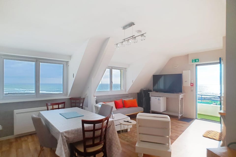 TV and multimedia, Living room, Sea view