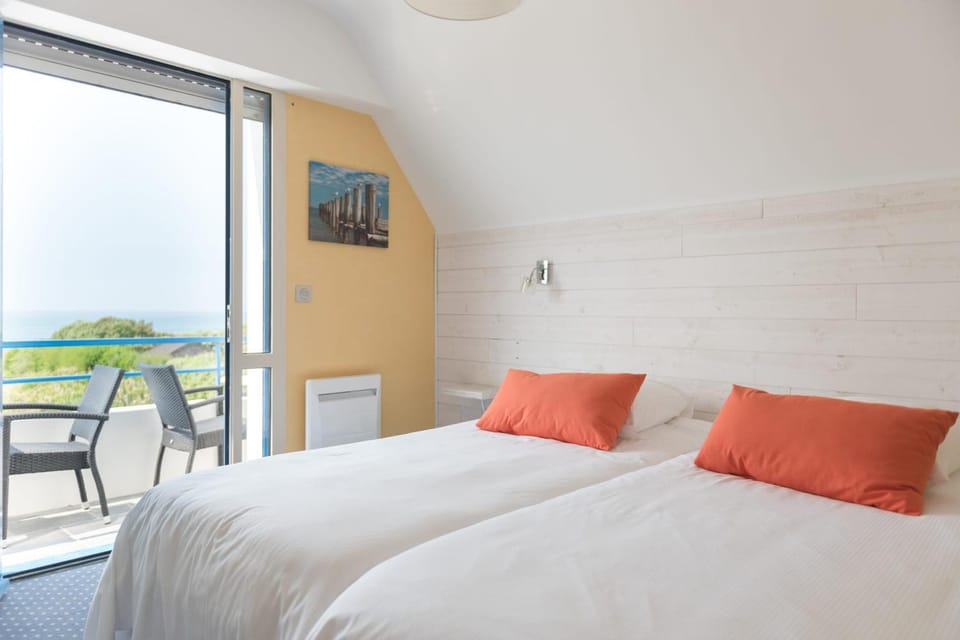 Bed, Photo of the whole room, Bedroom, Sea view
