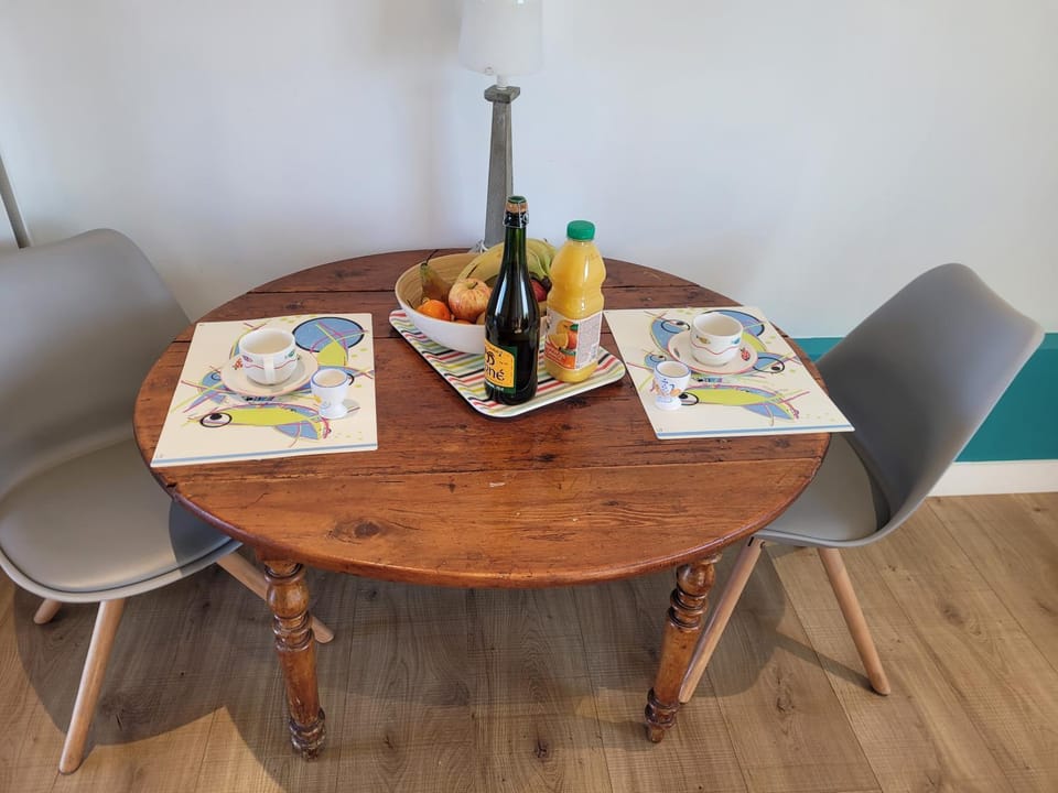 Seating area, Dining area