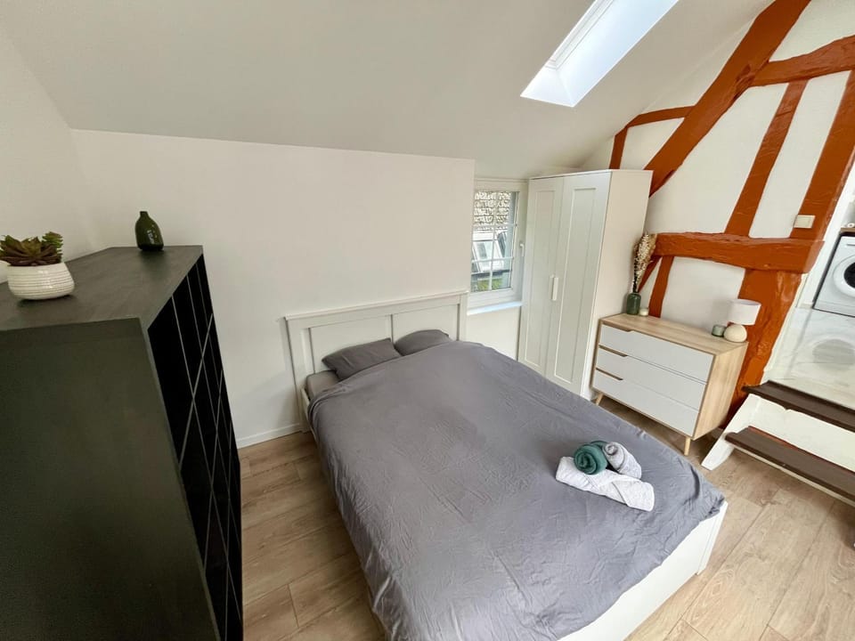 Bed, Bedroom