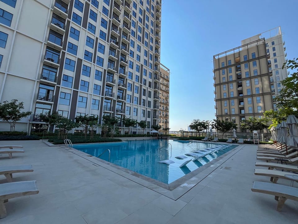 Property building, Day, Swimming pool, sunbed