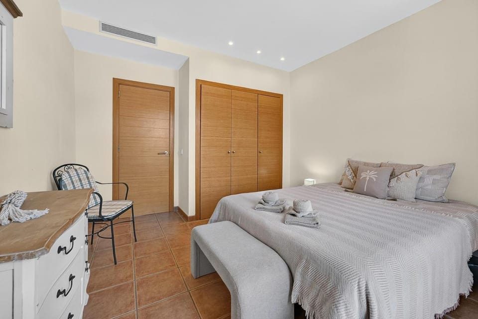 Bed, Bedroom