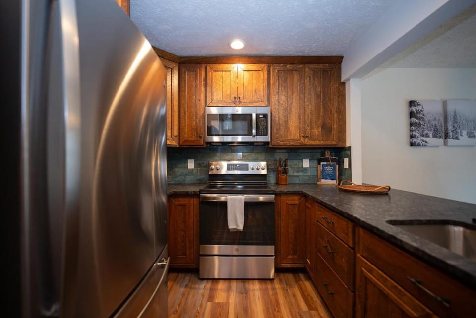 Kitchen or kitchenette, dishwasher, minibar, oven, pet friendly, stove, toaster