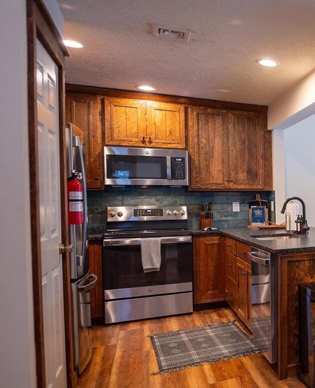 Kitchen or kitchenette, dishwasher, microwave, oven, pet friendly, stove