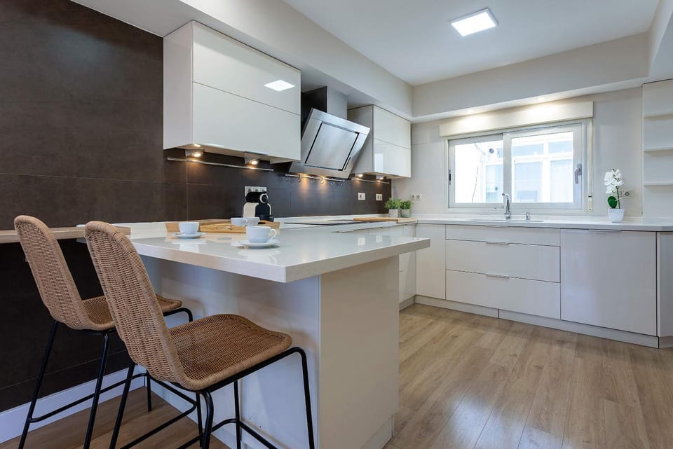 Coffee/tea facilities, Kitchen or kitchenette, Other, Dining area, dishwasher, stove, toaster