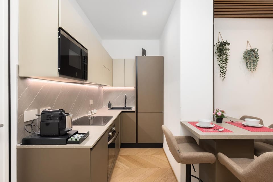TV and multimedia, Kitchen or kitchenette, Living room, Dining area, oven, stove