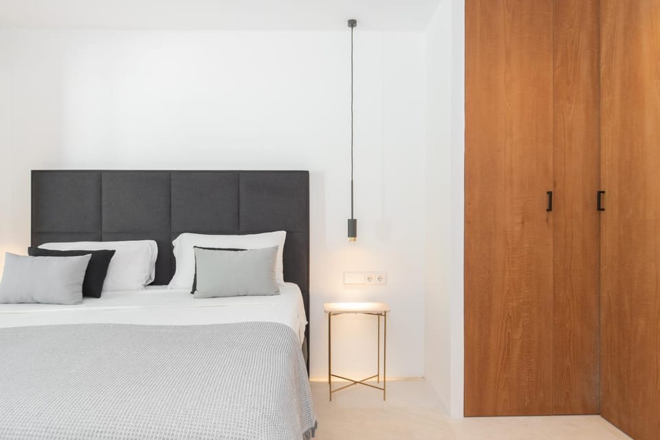 Bed, Photo of the whole room, Bedroom, wardrobe