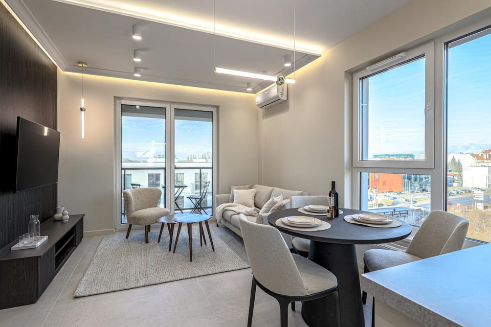 TV and multimedia, Living room, Seating area, Dining area, Evening entertainment