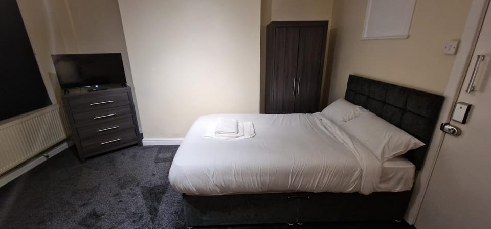 SELF CHECK-IN QUICK ROOMz WAKEFIELD Bed and Breakfast in Wakefield