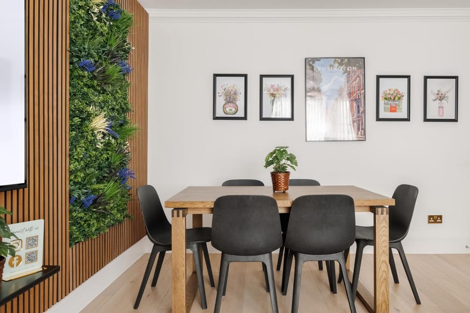 Living room, Decorative detail, Seating area, Dining area
