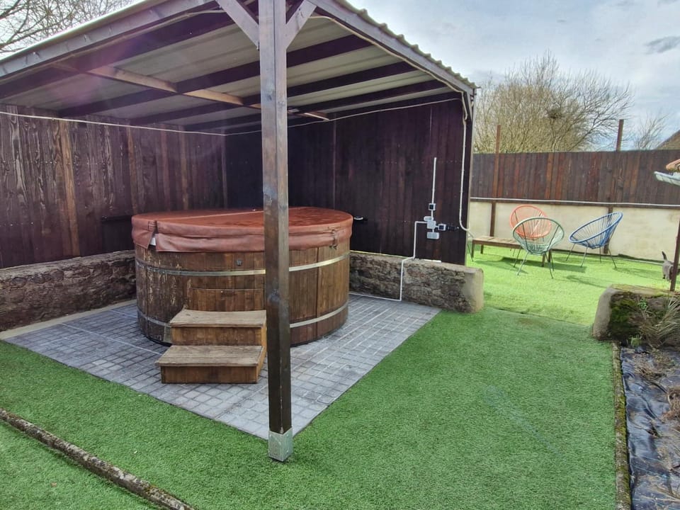 Hot Tub, Garden view