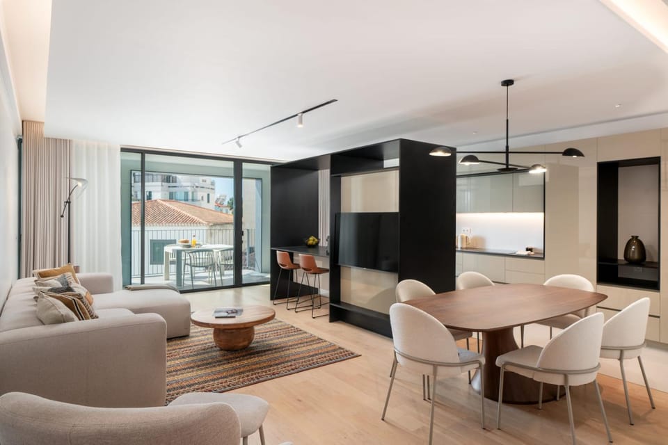 TV and multimedia, Living room, Seating area, Dining area