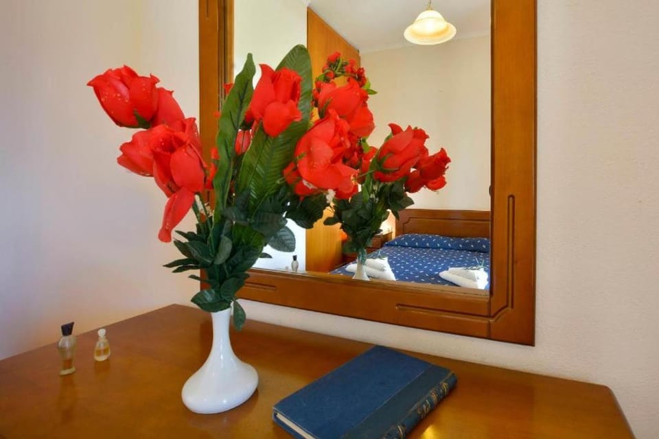 Bed, Decorative detail, Bedroom