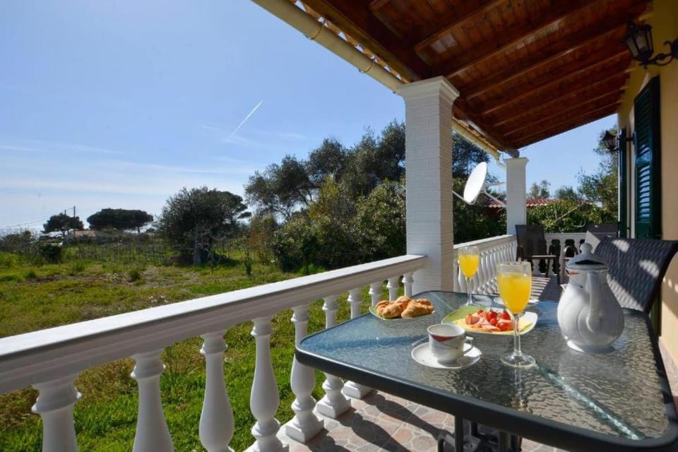 Patio, Day, Garden, View (from property/room), Balcony/Terrace, Food and drinks, Dining area, Garden view