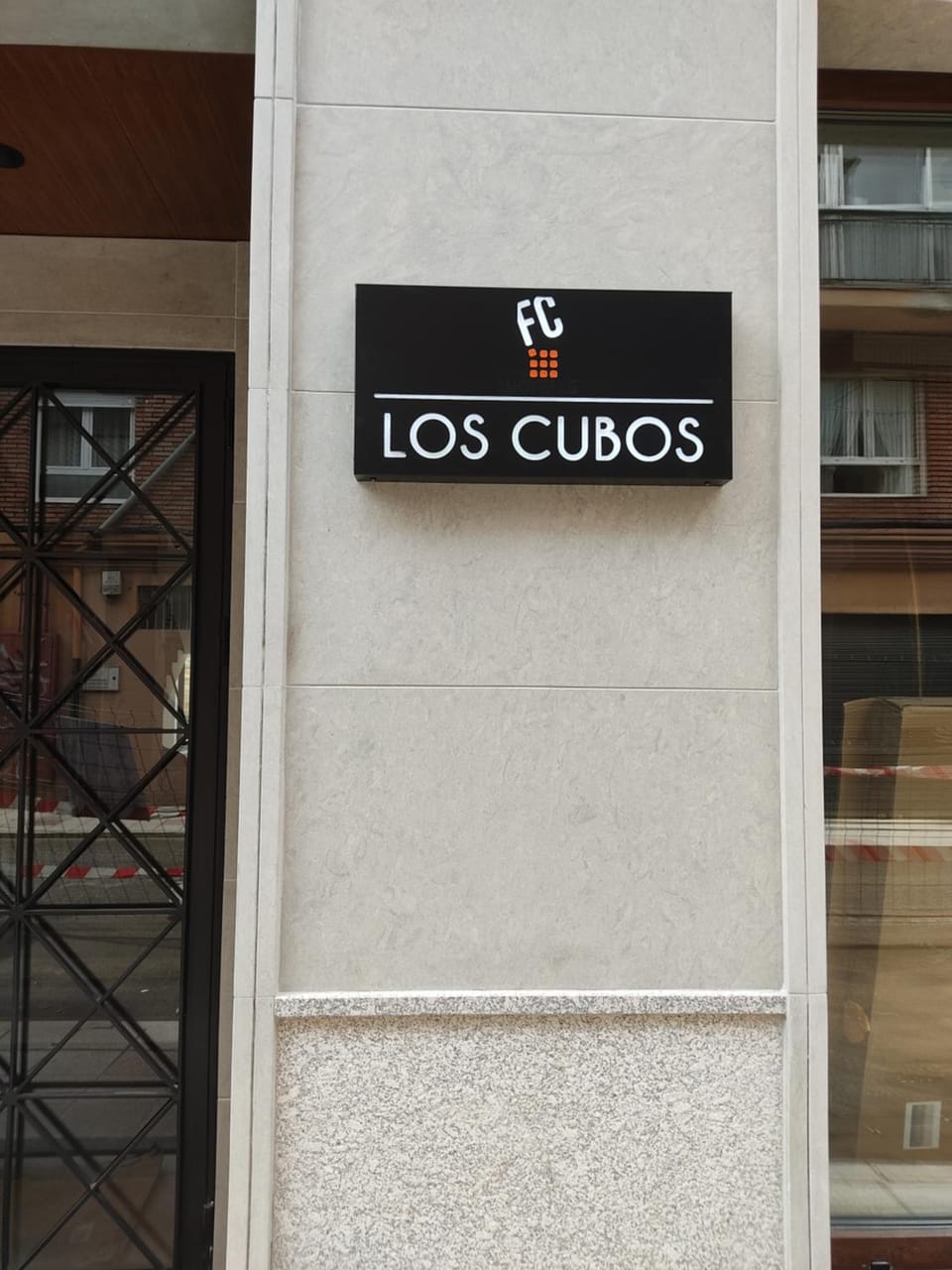 Facade/entrance
