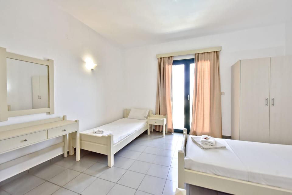 Photo of the whole room, towels