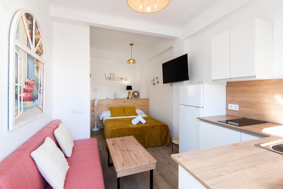 TV and multimedia, Living room, Dining area, Evening entertainment