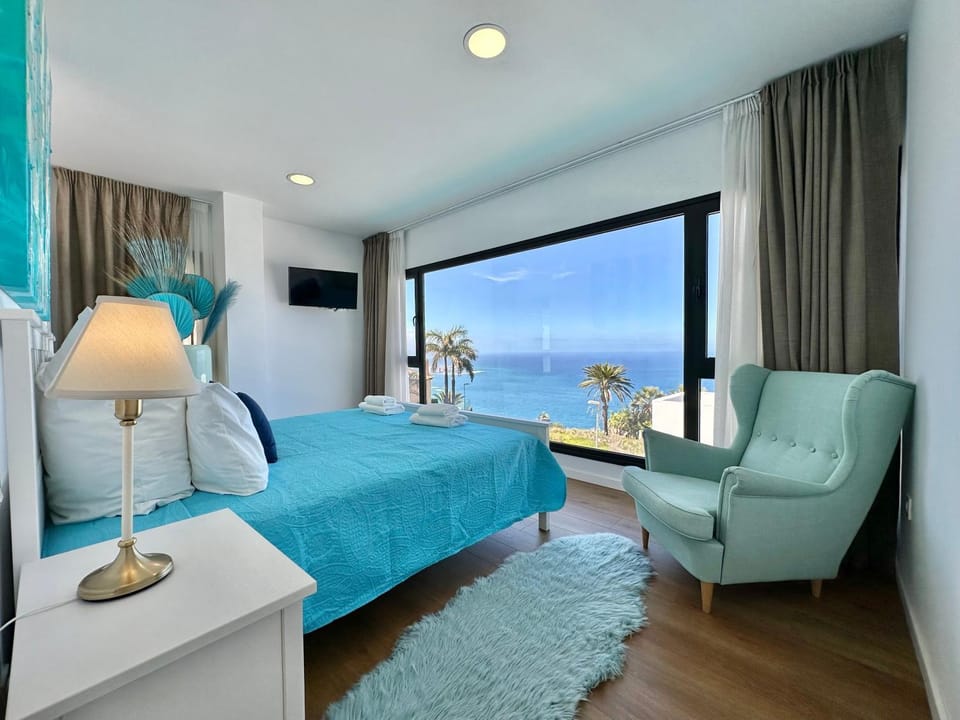 Bed, TV and multimedia, Bedroom, Sea view