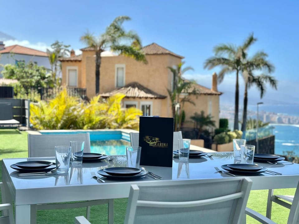 Balcony/Terrace, Dining area, Pool view, Sea view, Swimming pool