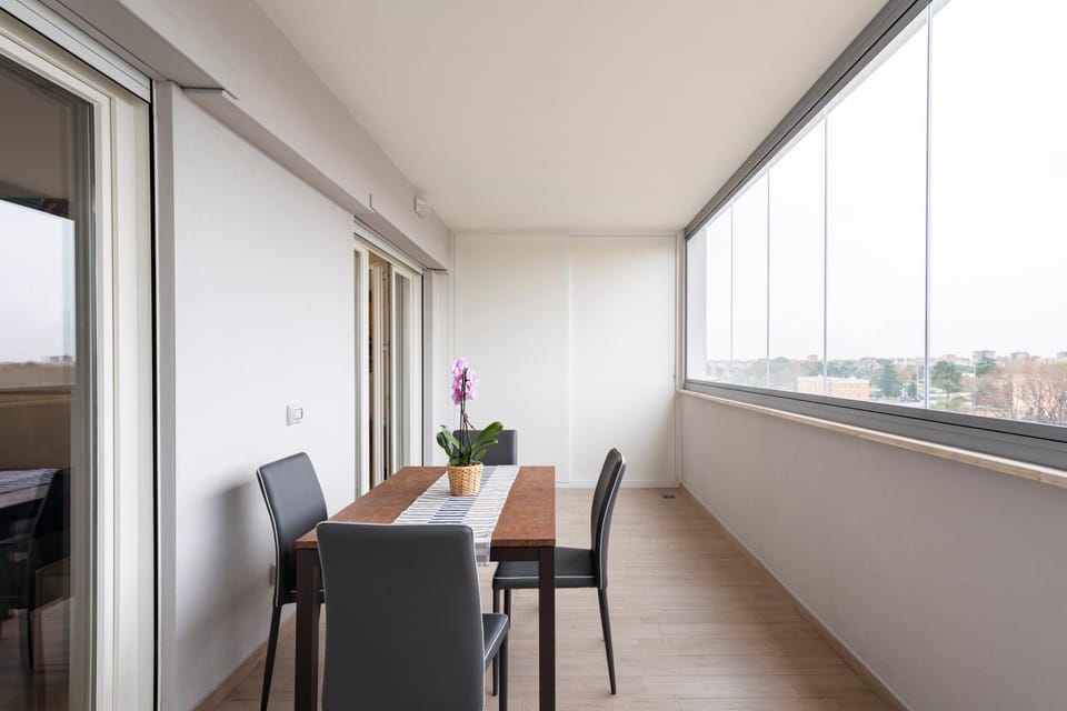View (from property/room), Balcony/Terrace, Balcony/Terrace, Seating area, Dining area