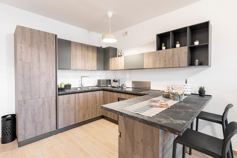 Kitchen or kitchenette, Living room, Food and drinks, Seating area, Dining area, dishwasher, oven, stove