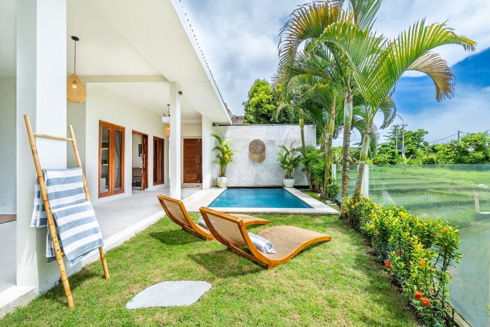 Patio, Day, Natural landscape, Garden, Garden view, Pool view, Swimming pool, sunbed