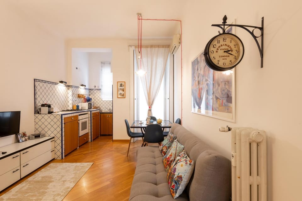 TV and multimedia, Kitchen or kitchenette, Seating area, Dining area, oven, stove