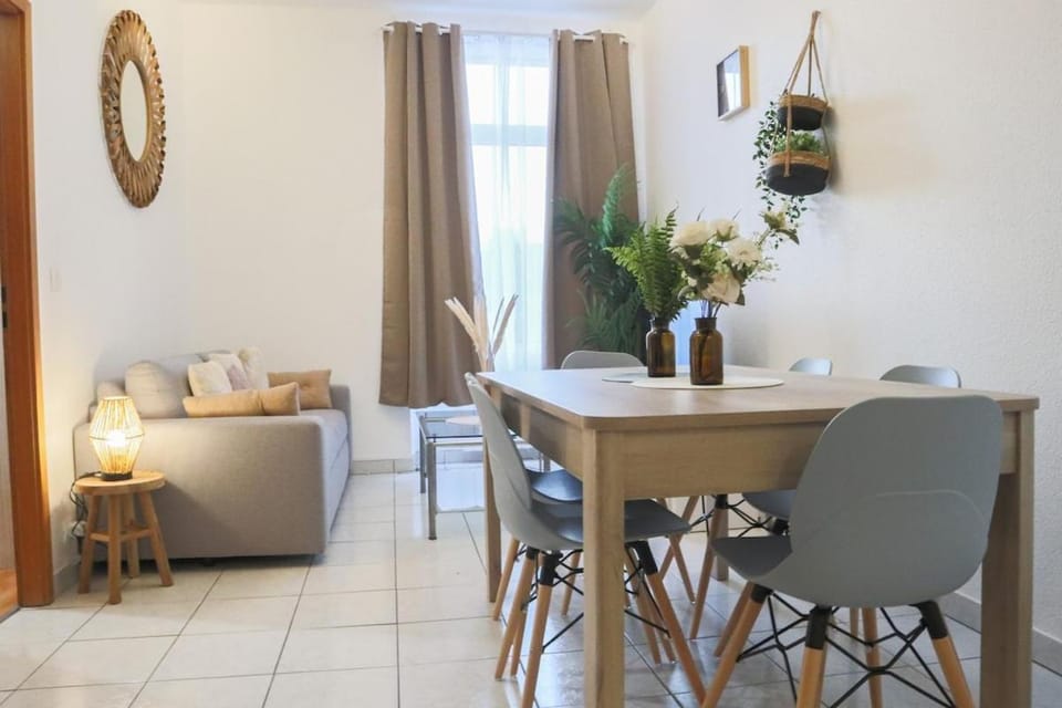 Living room, Seating area, Dining area