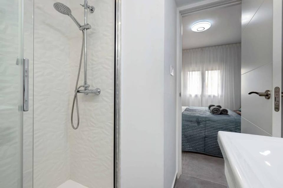 Riviera Beach - relaxing, spacious, amazing location Apartment in Sitio de Calahonda