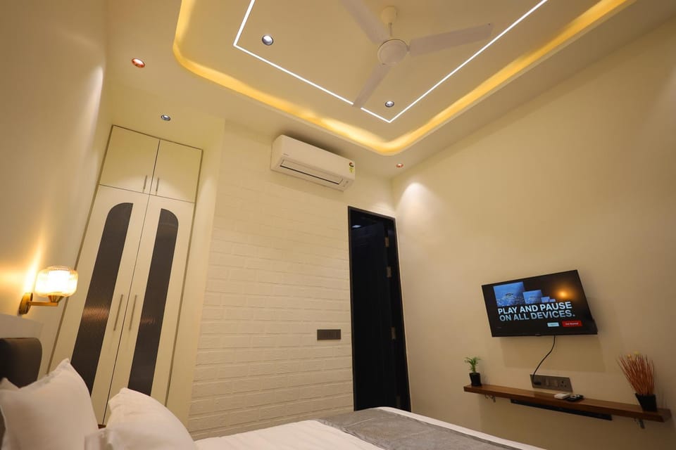 TV and multimedia, Photo of the whole room, air conditioner