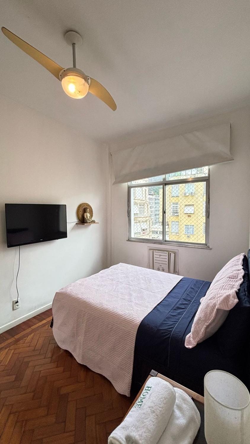 Bed, air conditioner