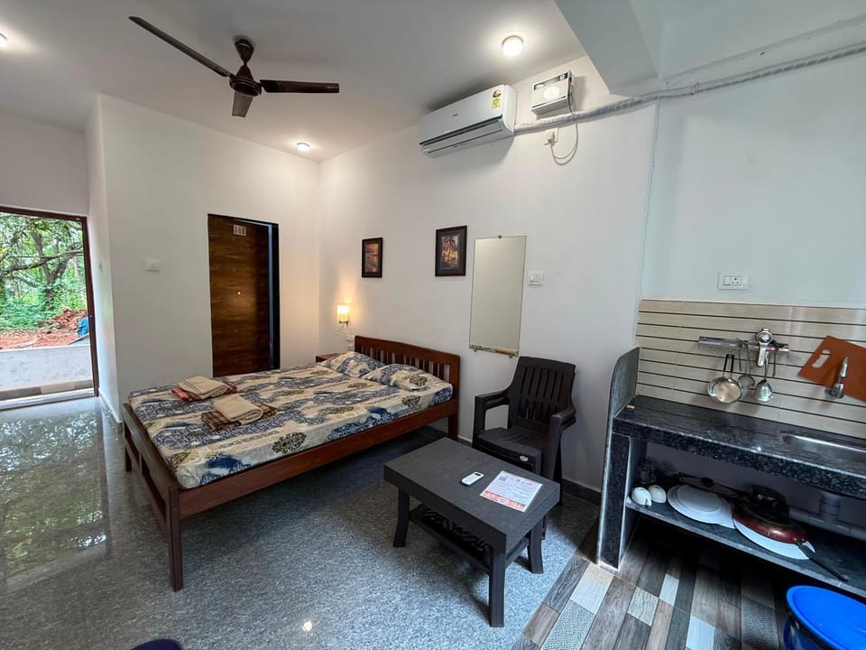 Photo of the whole room, Seating area, Dining area, Bedroom, air conditioner