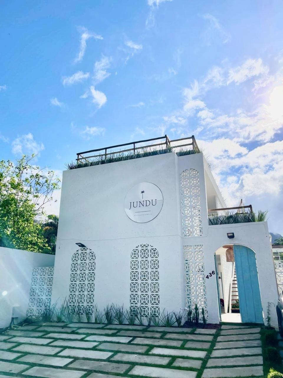 Facade/entrance
