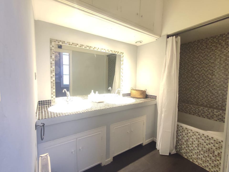 Bathroom, Bath