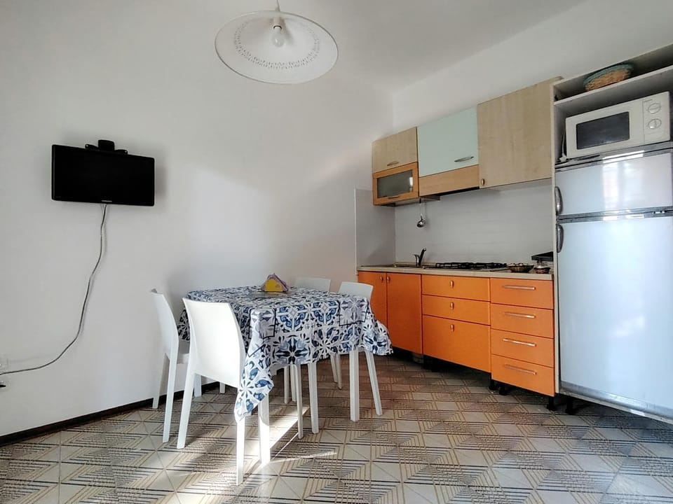 TV and multimedia, Kitchen or kitchenette, microwave, kitchen