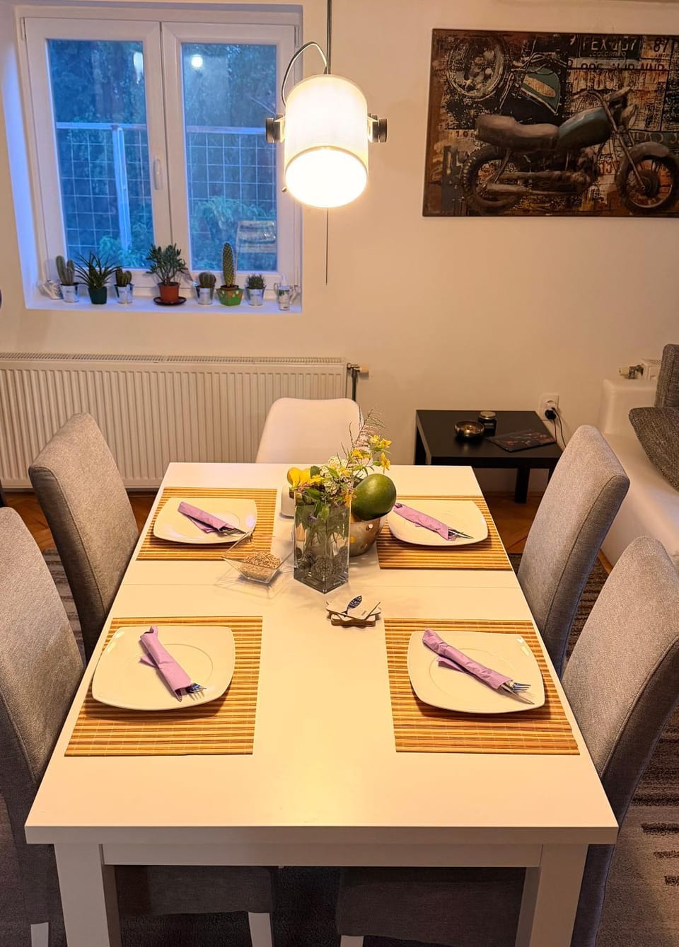 Dining area, Food