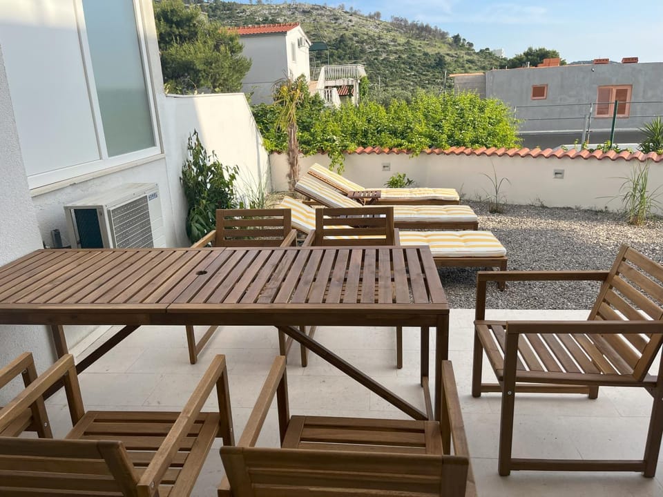 View (from property/room), Balcony/Terrace, Seating area