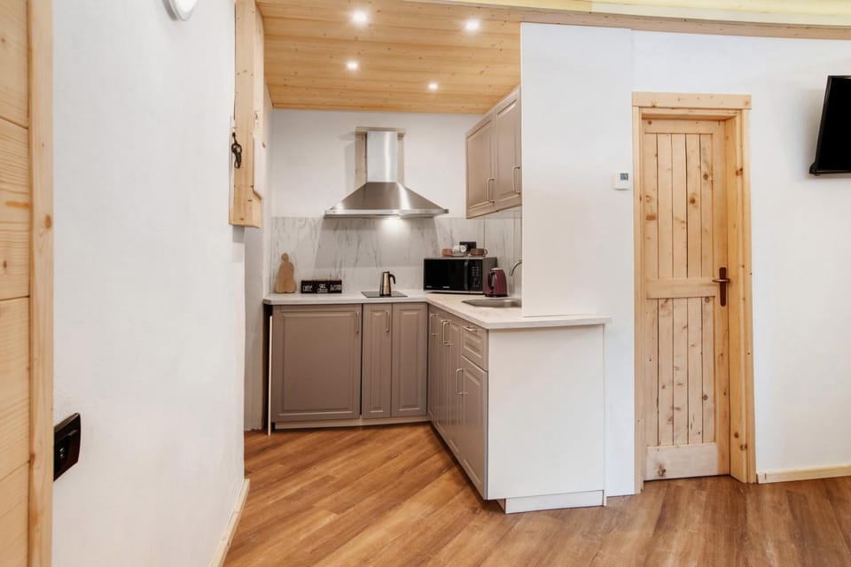 Kitchen or kitchenette, Living room