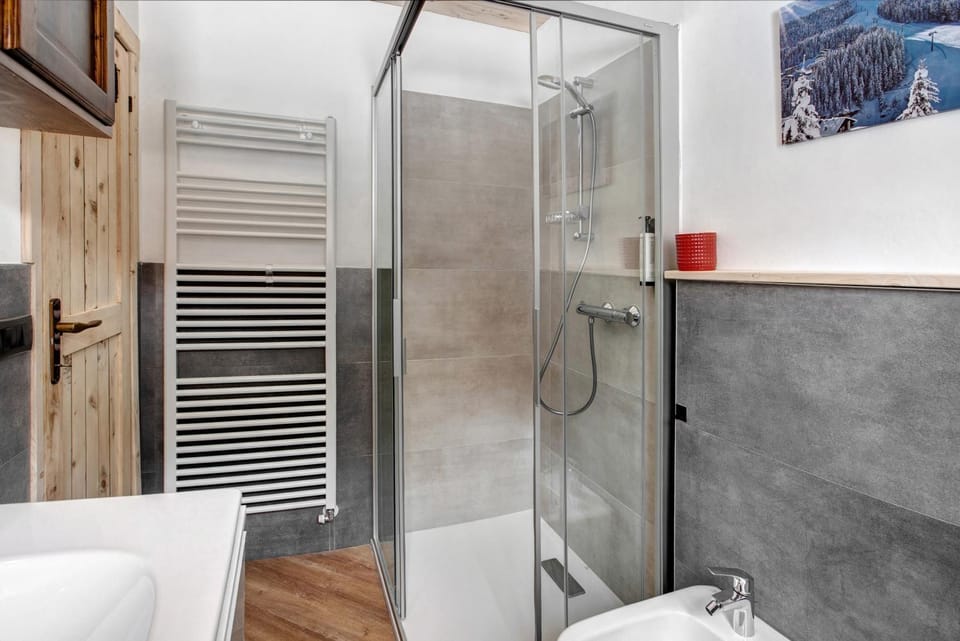 Bathroom, Living room